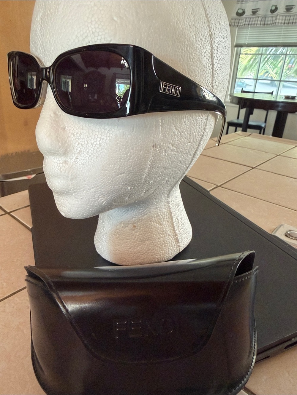 Fendi Black rectangular Women's Sunglasses Fendi logo on temples